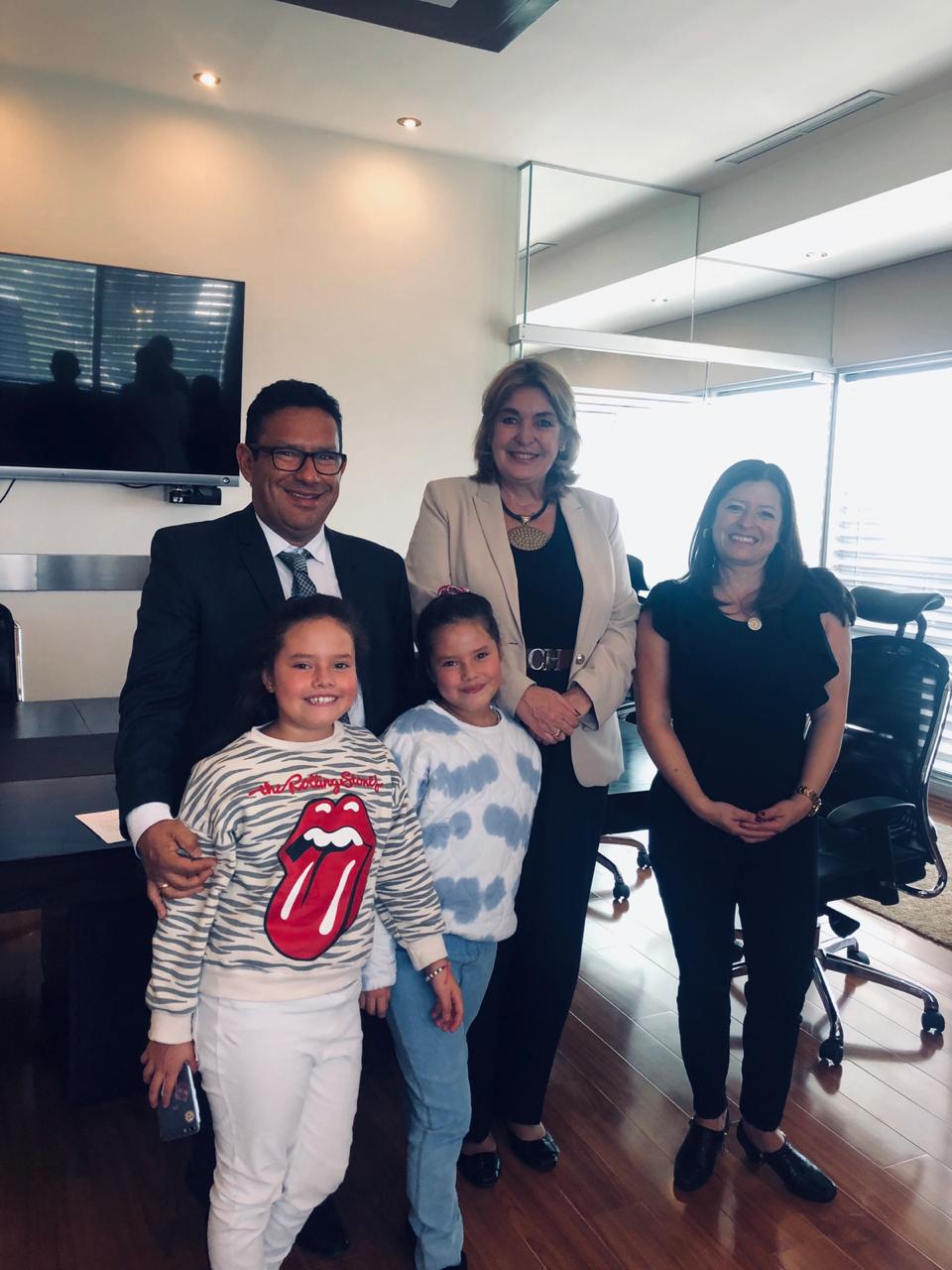 Lo acompañan Martha Forero, María José y Ana Sofía López Forero